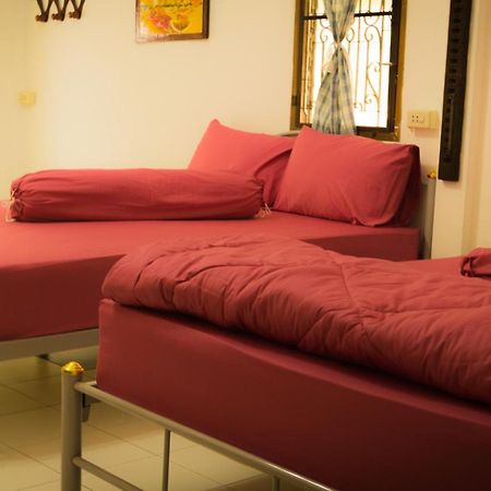 Ban Sabai Sabai Guest House Kanchanaburi Quarto foto