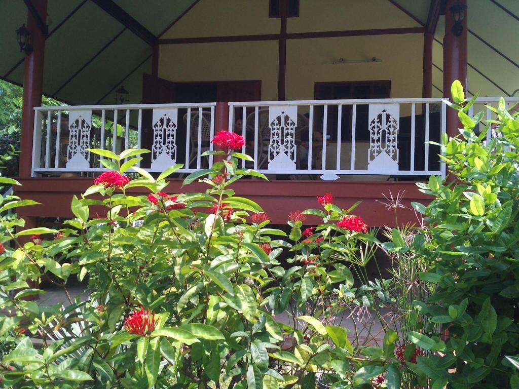 Ban Sabai Sabai Guest House Kanchanaburi Exterior foto